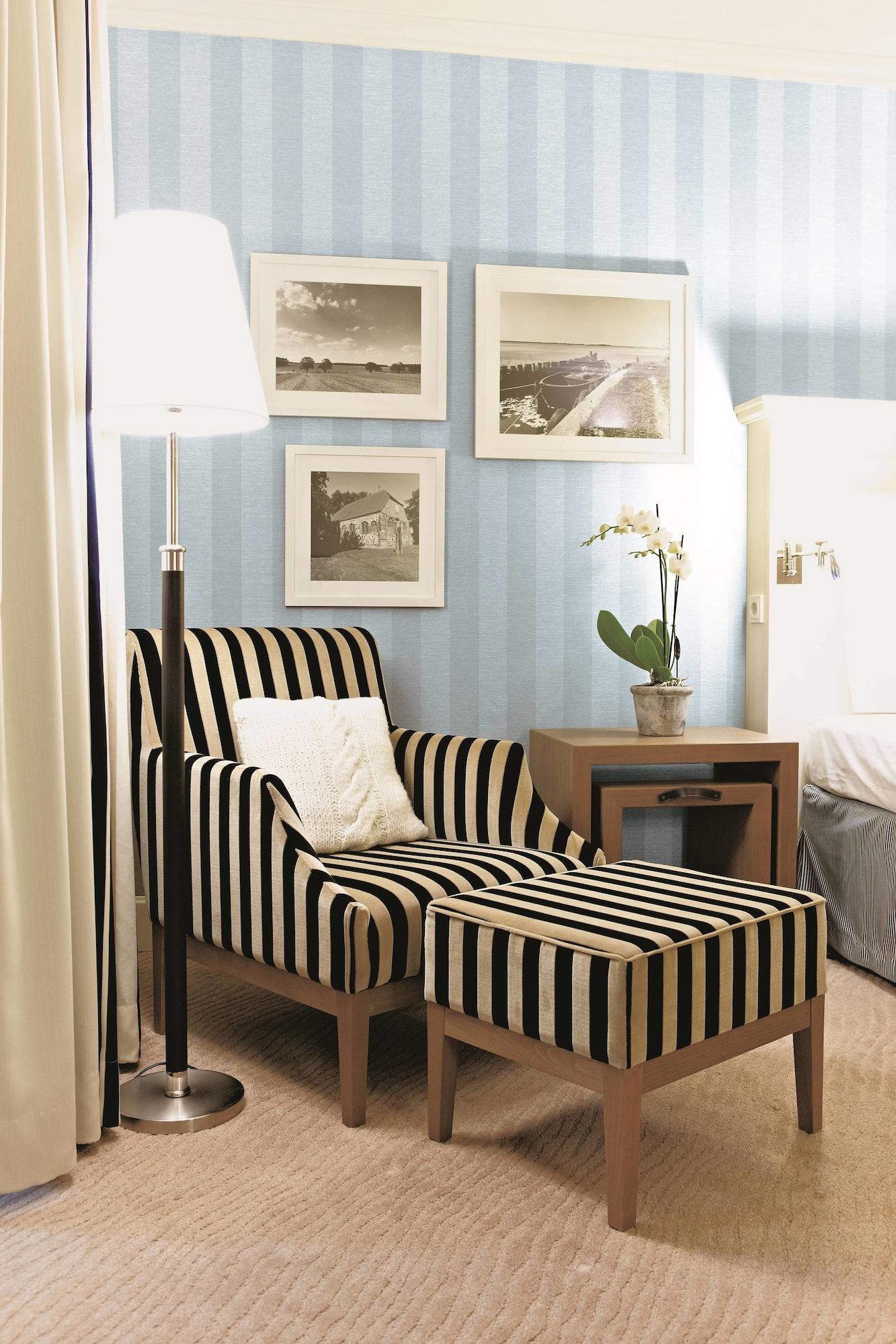 Steigenberger Grandhotel & Spa Heringsdorf מראה חיצוני תמונה A chaise longue