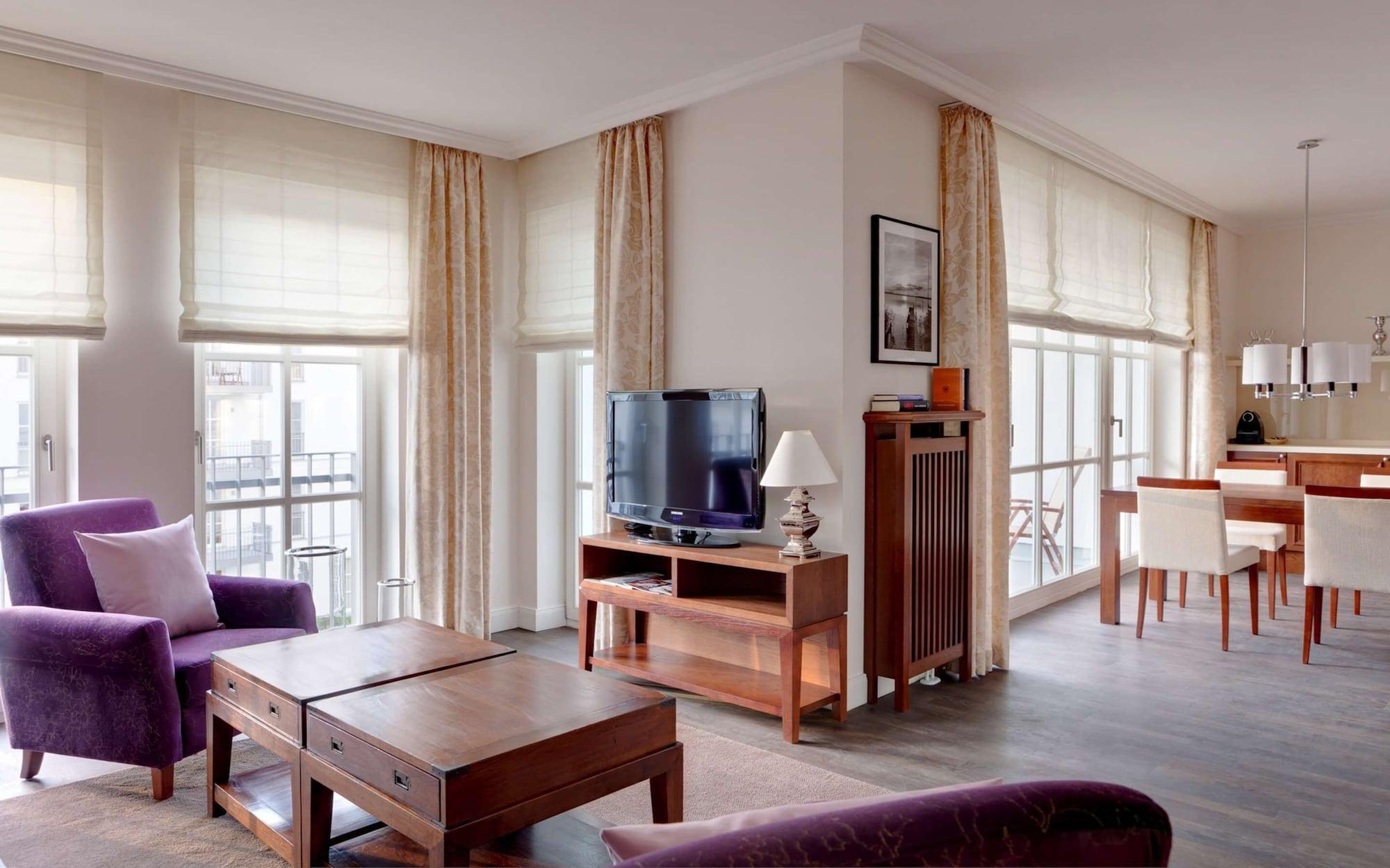 Steigenberger Grandhotel & Spa Heringsdorf מראה חיצוני תמונה A living room with a television