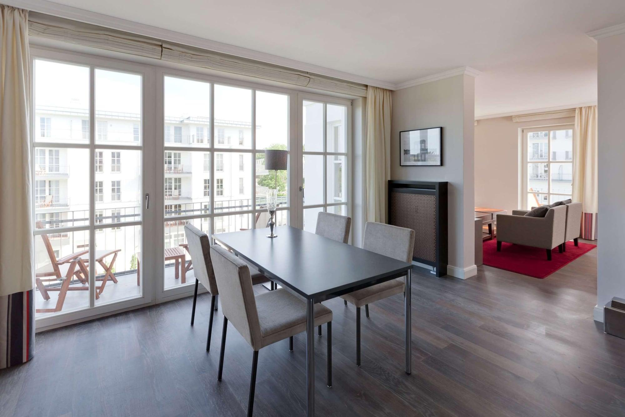 Steigenberger Grandhotel & Spa Heringsdorf מראה חיצוני תמונה Interior of a serviced apartment in Berlin, Germany