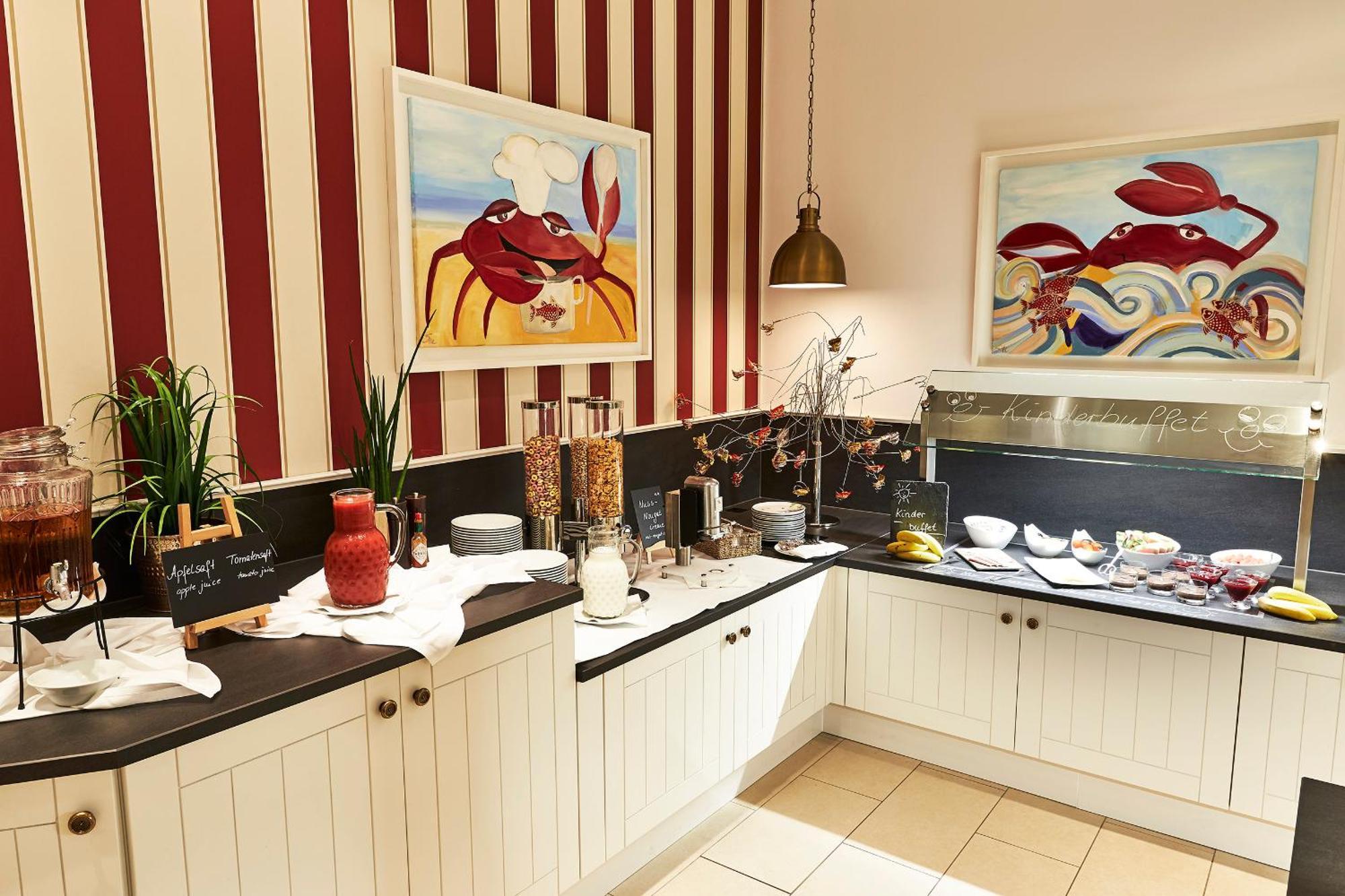 Steigenberger Grandhotel & Spa Heringsdorf מראה חיצוני תמונה A buffet at a hotel