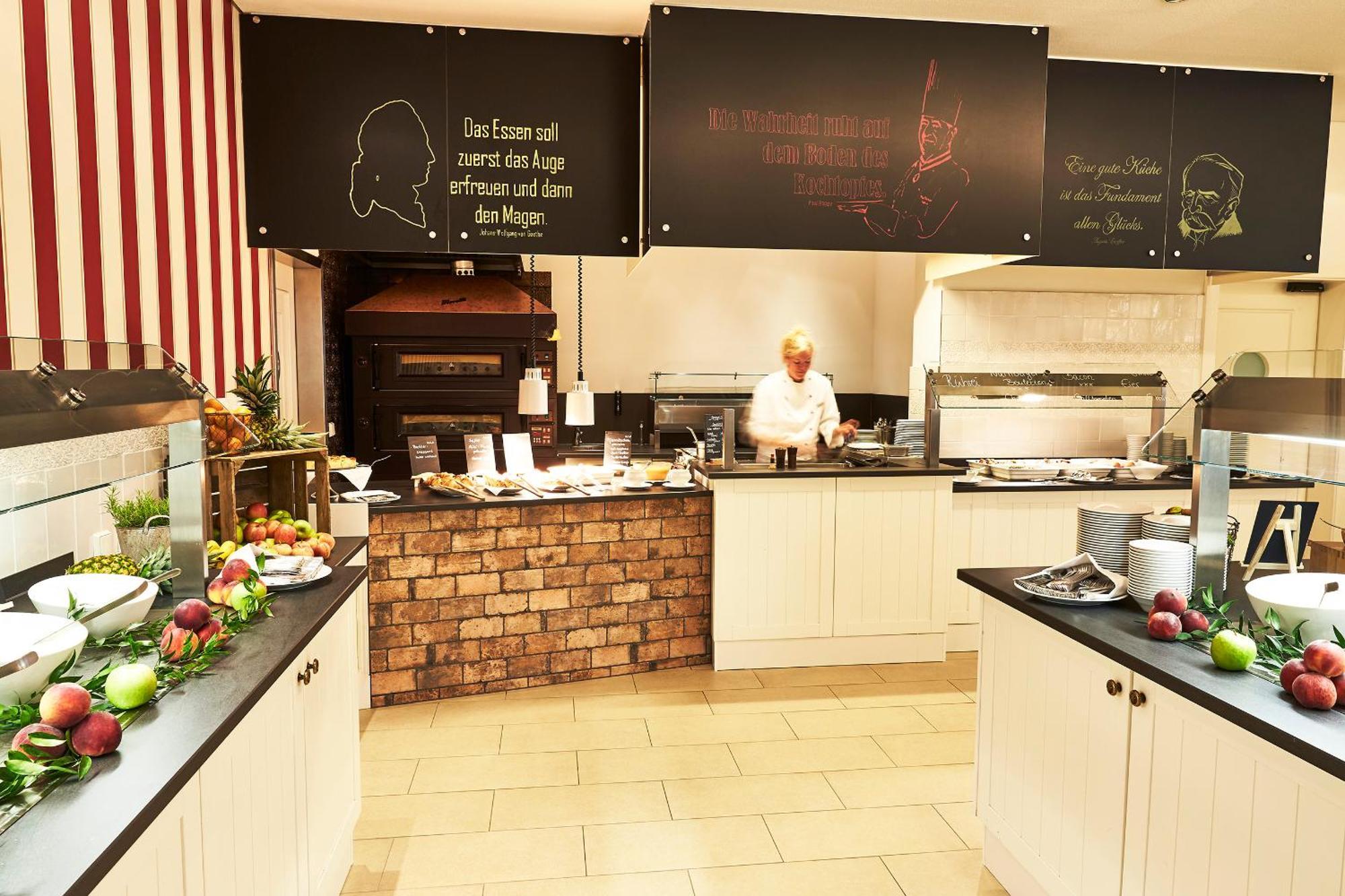 Steigenberger Grandhotel & Spa Heringsdorf מראה חיצוני תמונה The kitchen of the restaurant
