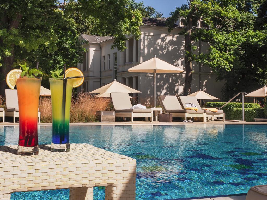 Steigenberger Grandhotel & Spa Heringsdorf מראה חיצוני תמונה The swimming pool at the hotel